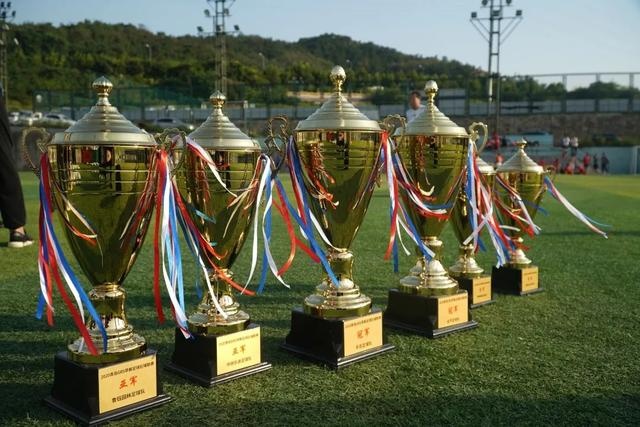 吉伦沃特35+16刘冠岑20+10 山东大胜吉林